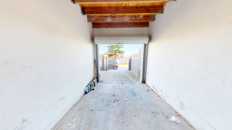 6 Bedroom Property for Sale in Malibu Village Western Cape
